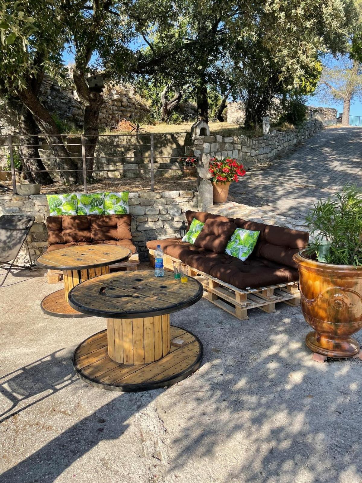 Le Castellas - Gite En Pleine Nature Montmirat Exterior photo